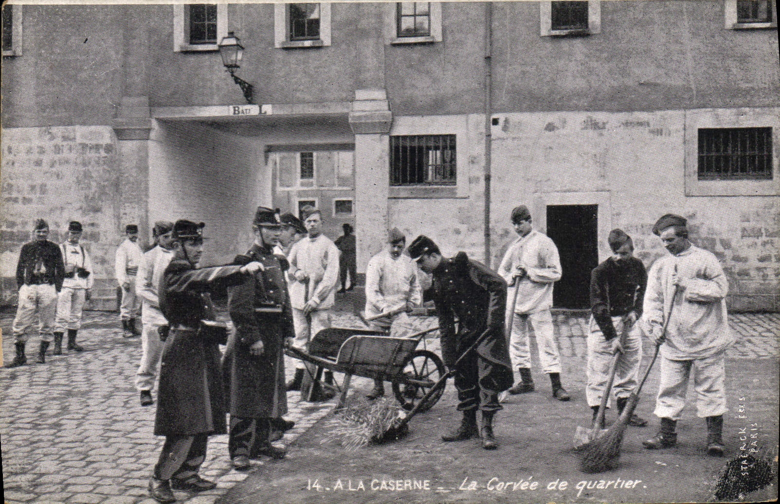 La Corvée de quartier — À la caserne — éditeur Starack Frères, Paris