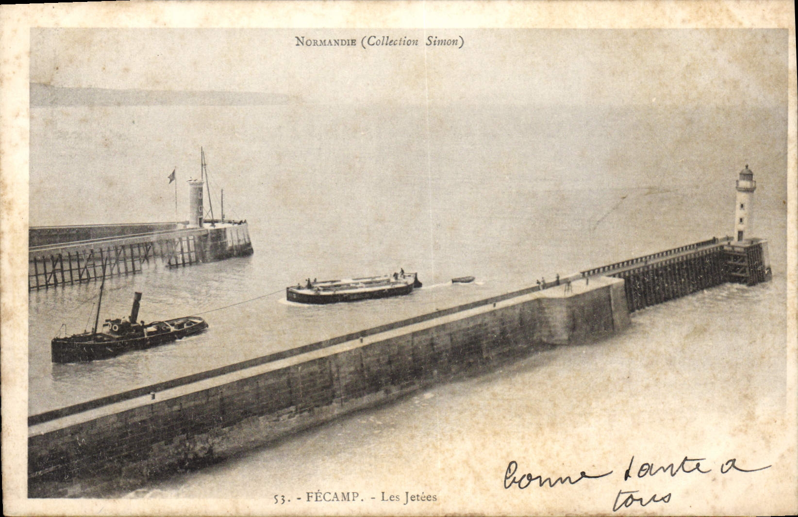 CPA Phare Fecamp Les jetees Bateau