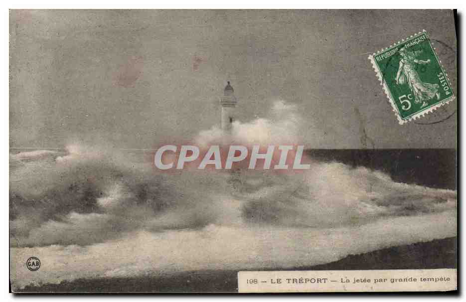 CPA Phare Le Treport La jetee par grande tempete