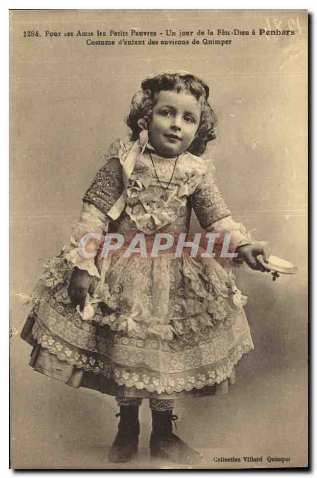 CPA Folklore Enfant Bretagne Un jour de la Fete Dieu a Penhars Costume d'enfant des environs de Quimper