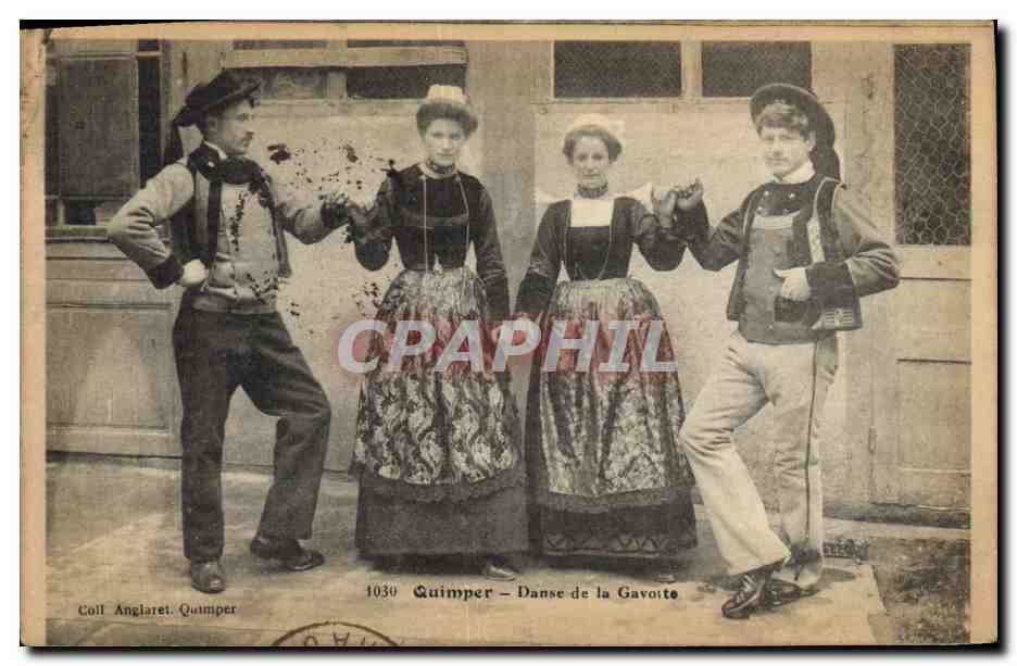 CPA Folklore Quimper Danse de la Gavotte