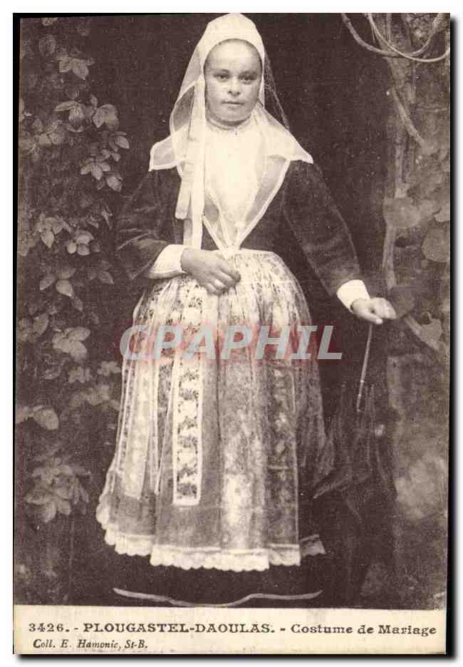 CPA Folklore Plougastel Daoulas Costume de mariage