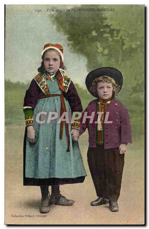 CPA Folklore Fille et Gas de Plougastel Daoulas