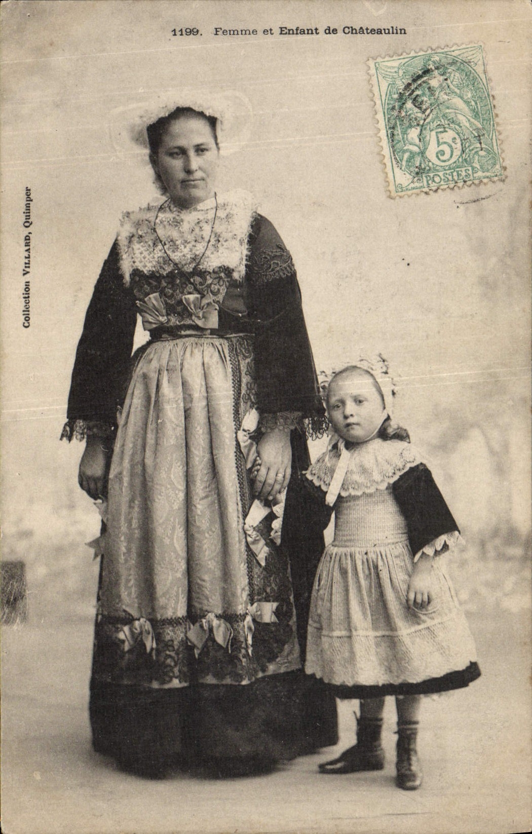 CPA Folklore Femme et enfant de Chateaulin