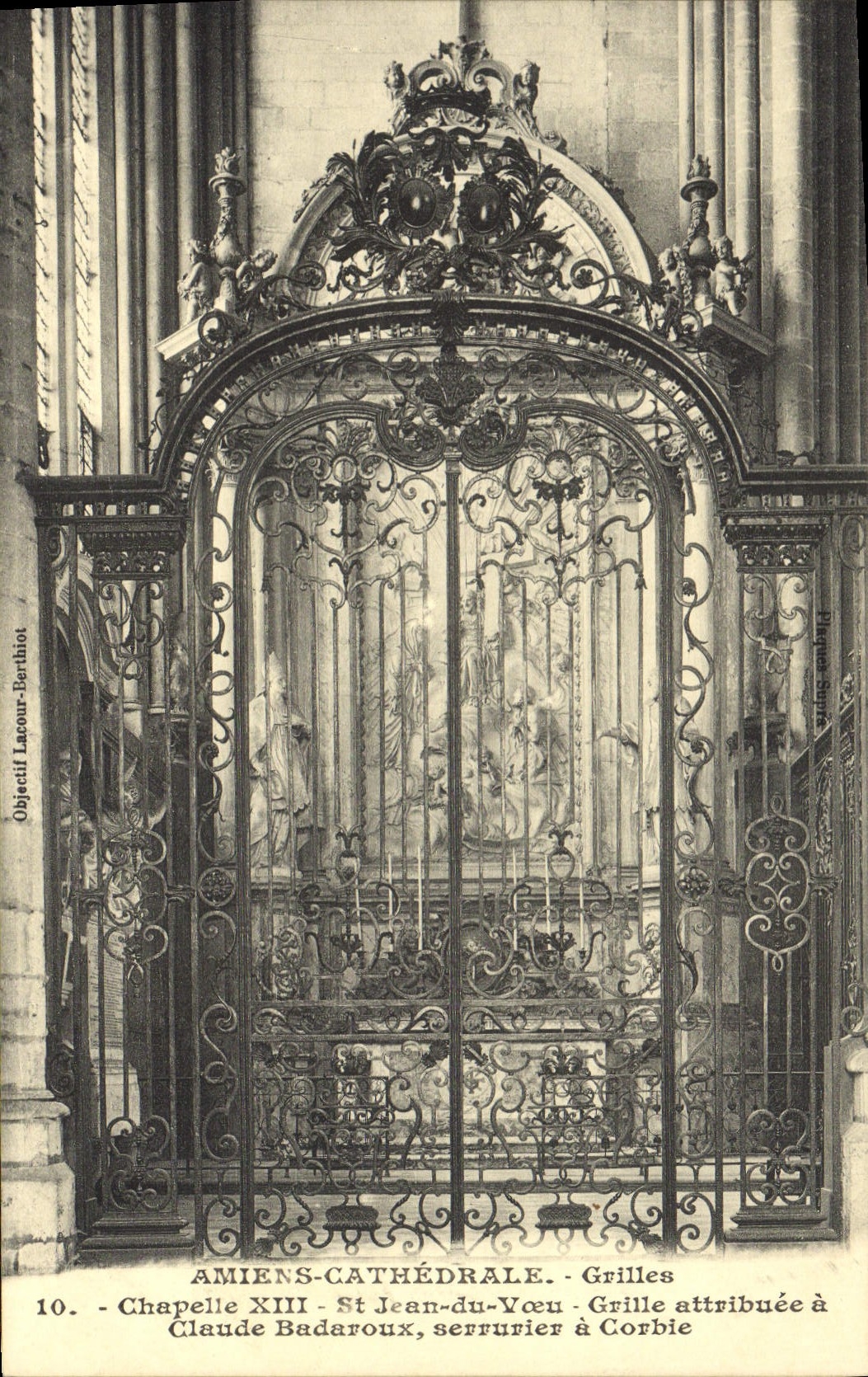 CPA Amiens Cathedrale Grilles Chapelle St Jean du Voeu Grille attribuee a Claude Badaroux serrurier a Corbie