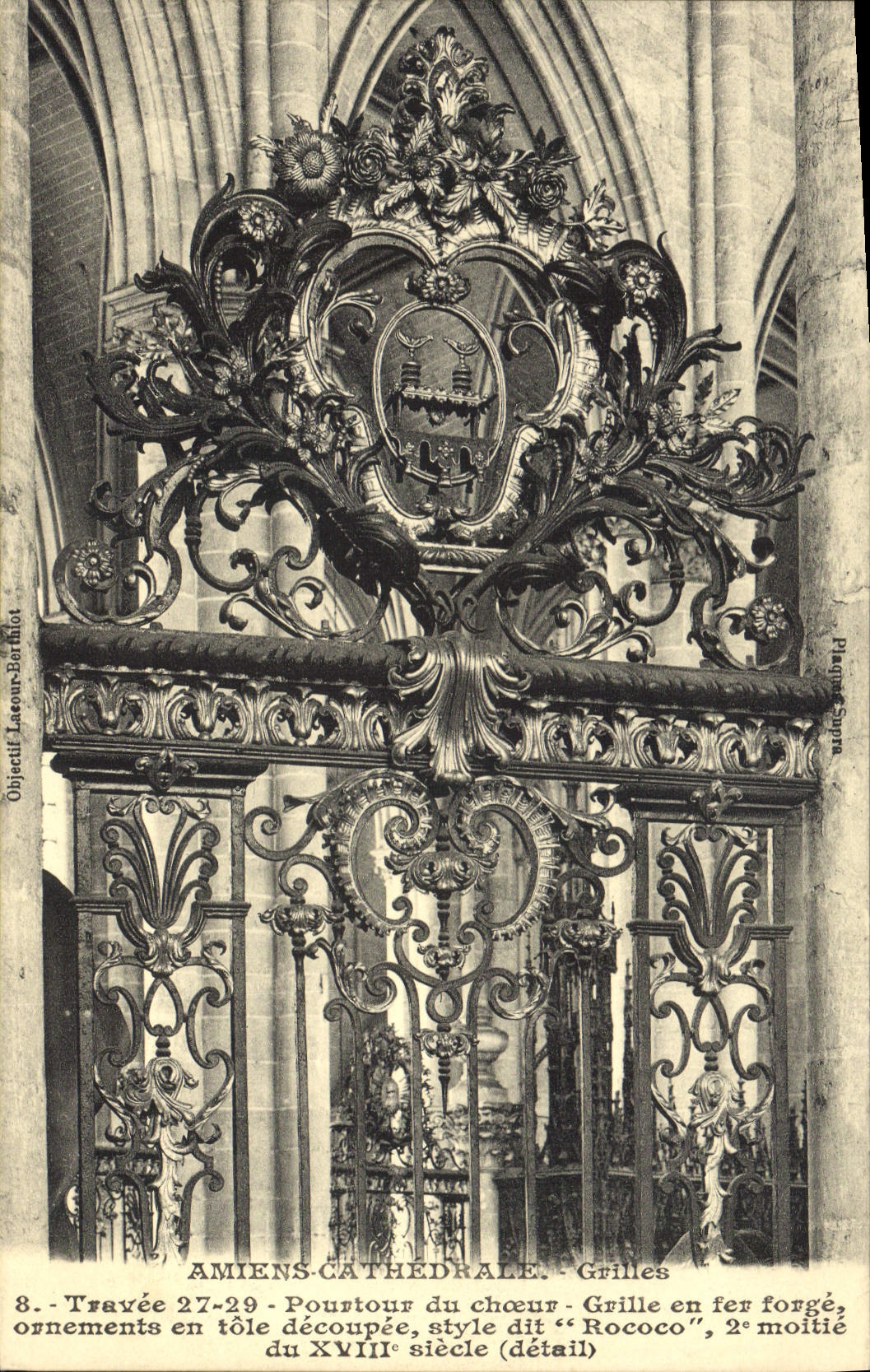 CPA Amiens Cathedrale Grilles Travee 27 29 Pourtour du choeur Grille en fer forge ornements en tole decoupee stule dit Rococo