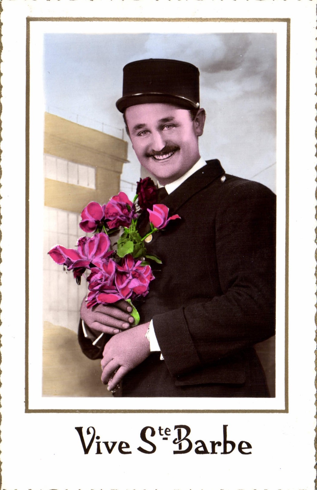 Vive Sainte-Barbe — homme en tenue de facteur avec bouquet — ARS Moderne N° 95 - Recto