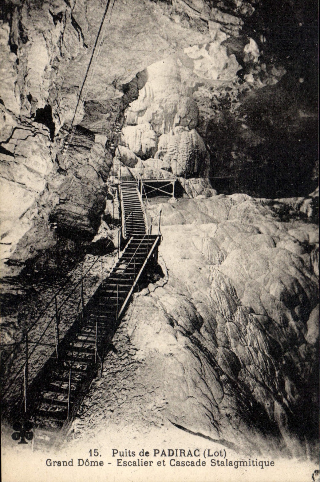 Puits de PADIRAC (Lot) — Grand Dôme, Escalier et Cascade Stalagmitique — n°15