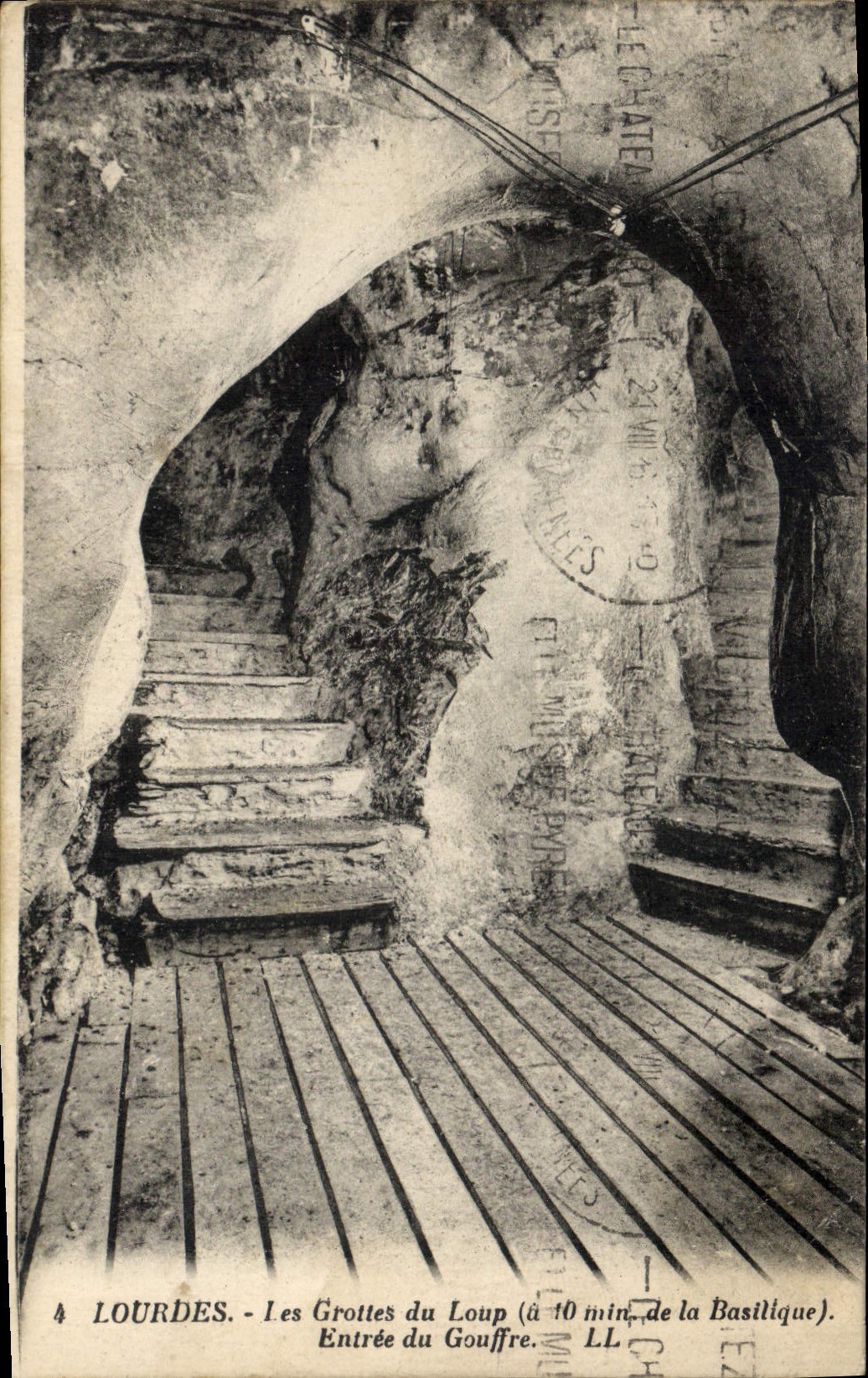 Lourdes - Les Grottes du Loup (à 10 min. de la Basilique) - Entrée du Gouffre