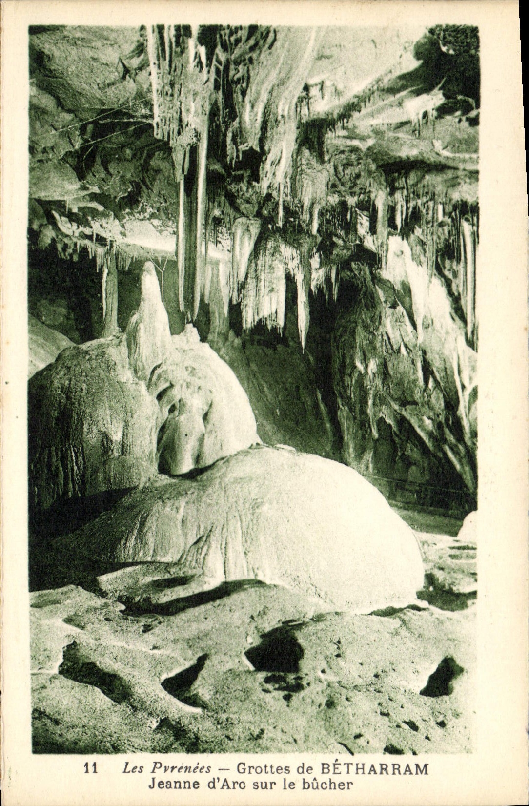 Les Pyrénées — Grottes de BÉTHARRAM — Jeanne d'Arc sur le bûcher