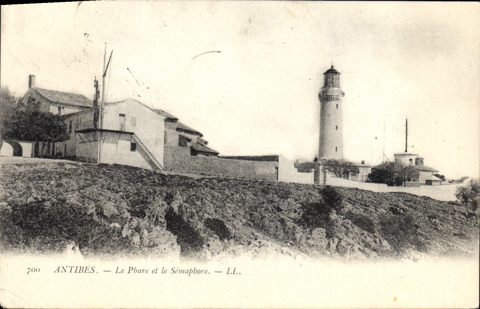 CPA Antibes Le phare et le Semaphore 