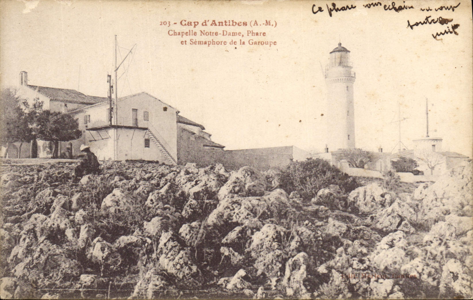 Cap d'Antibes (A.-M.) — Chapelle Notre-Dame, Phare et Sémaphore de la Garoupe — Éditeur : Saint-McNew, n° 203