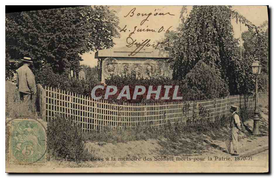 CPA Militaria Monument Tombeau eleve a la memoire des soldats morts pour la patrie 1870 1871