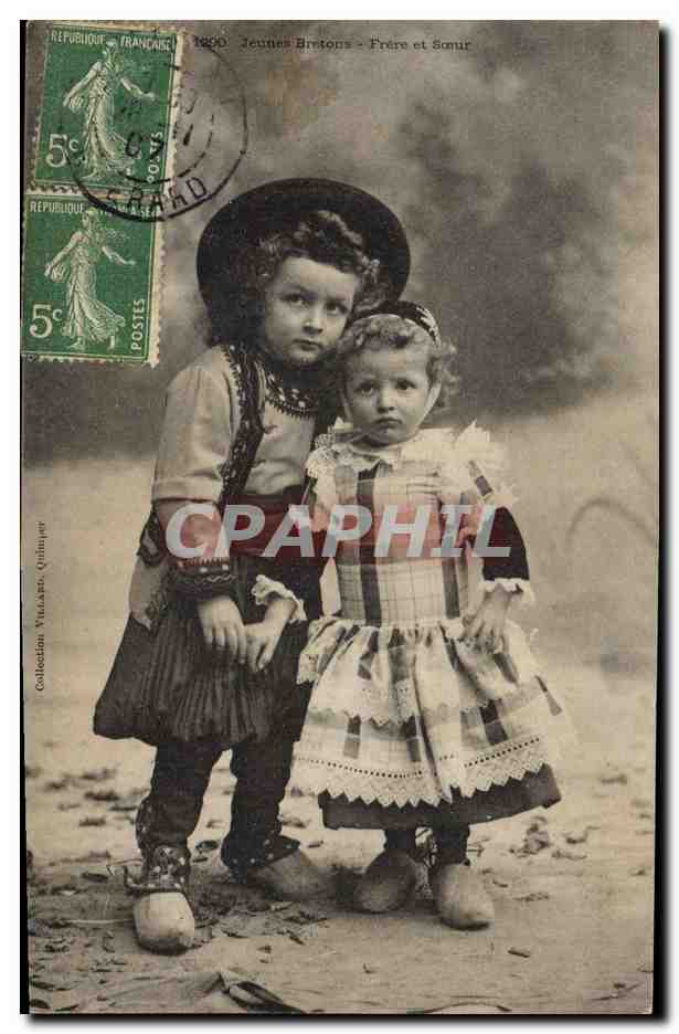 CPA Folklore Jeunes Bretons Frere et soeur
