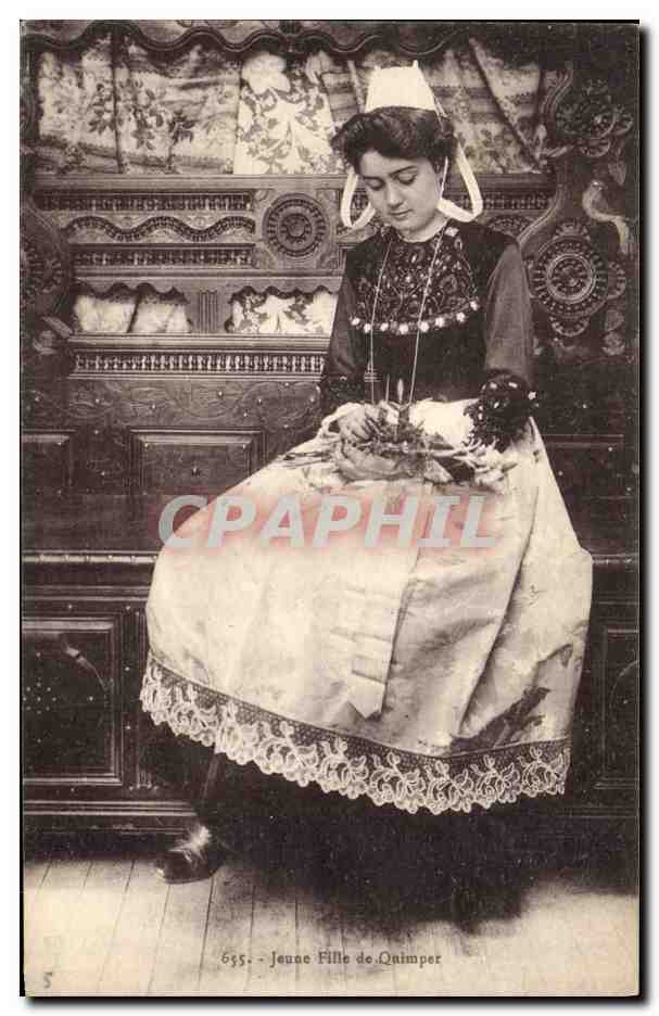 CPA Folklore Jeune fille de Quimper