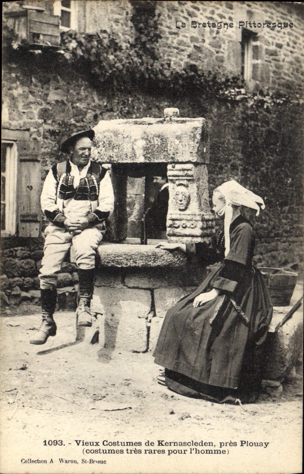 CPA Folklore Vieux costumes de Kernascleden pres Plouay 