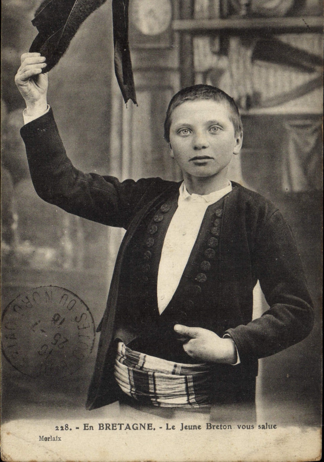 CPA Folklore Le jeune Breton vous salue
