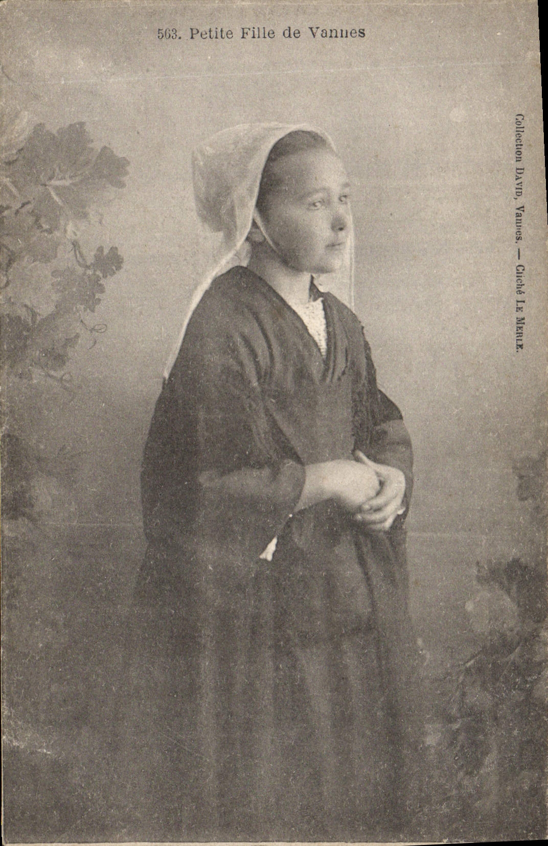 CPA Folklore Petite fille de Vannes