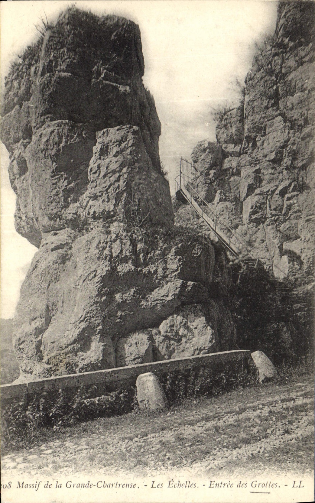 Massif de la Grande-Chartreuse — Les Échelles — Entrée des Grottes — LL