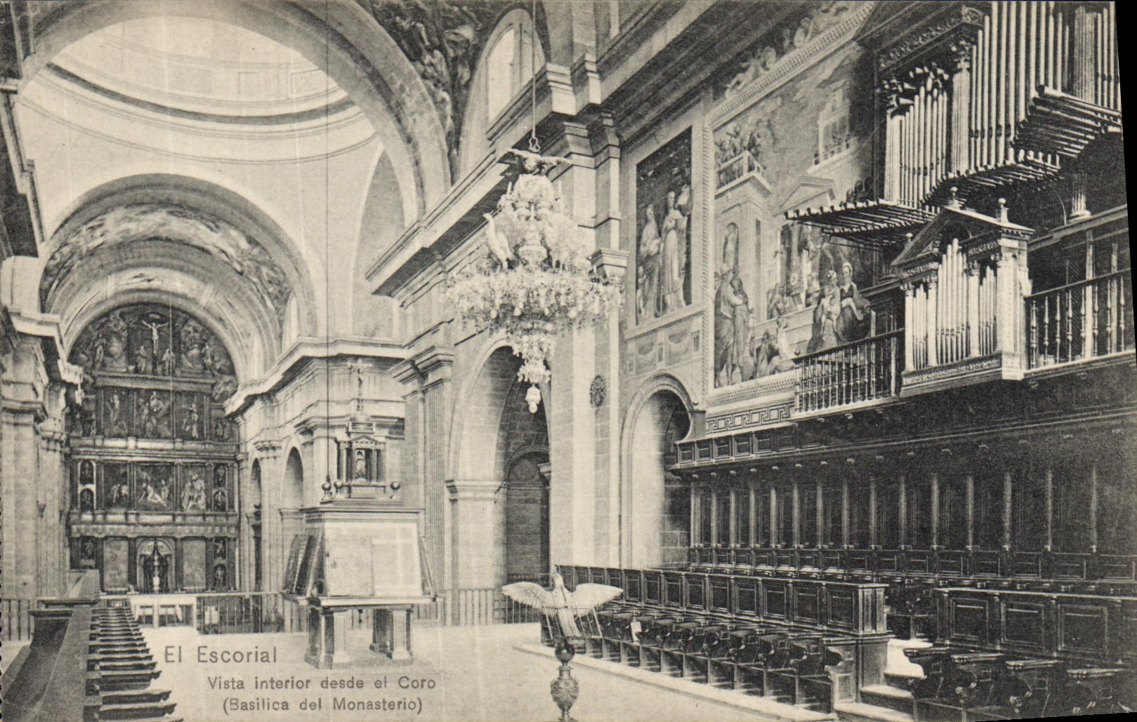 El Escorial — Vue intérieure depuis le chœur — Basilique du monastère — Phot. Moreno