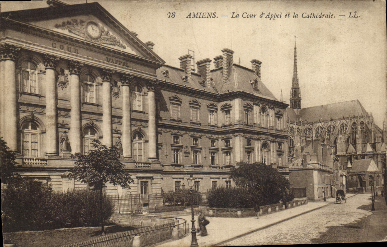 CPA Amiens La Cour d'Appel et la cathedrale 