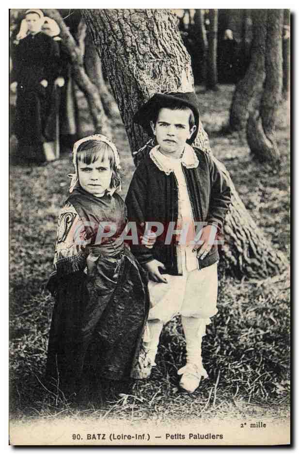 CPA Folklore Batz Petits paludiers Enfants