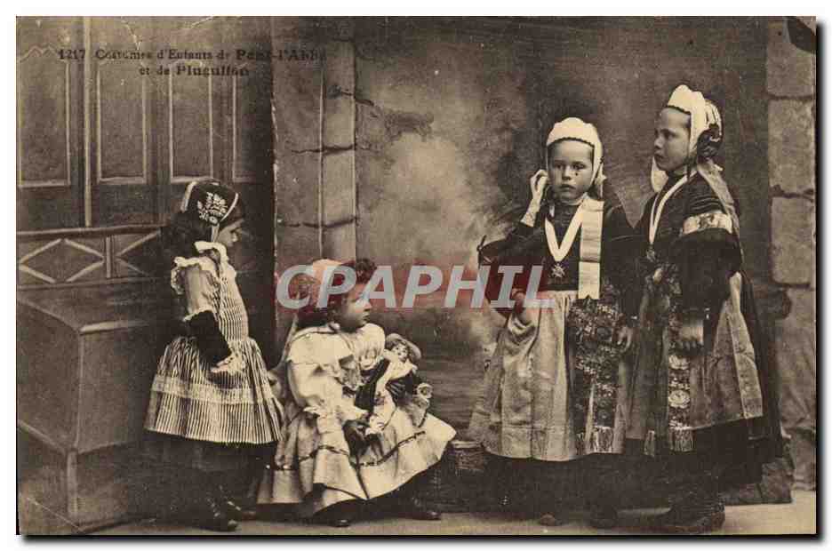 CPA Folklore Costumes d'enfants de Pont L'Abbe et de Pluguffon
