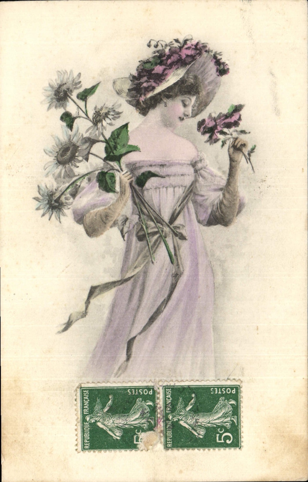 Femme en robe lilas tenant des fleurs — République Française — 5 centimes