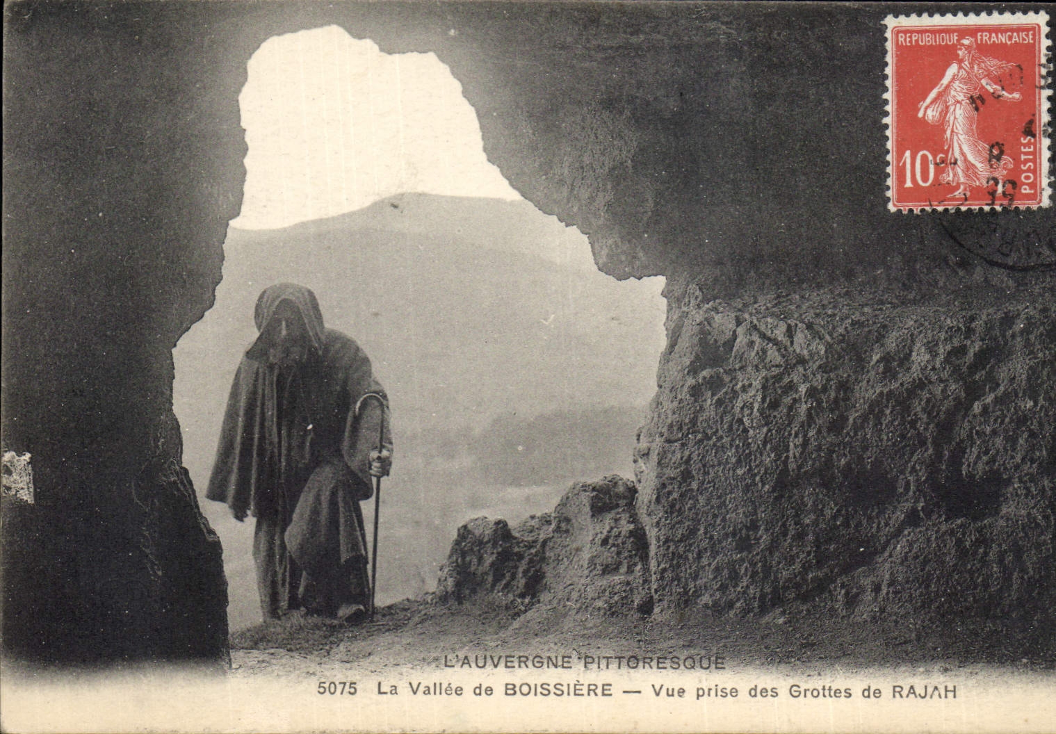 CPA Grotte Grottes Auvergne La vallee de Boissiere Vue prise des grottes de Rajah 
