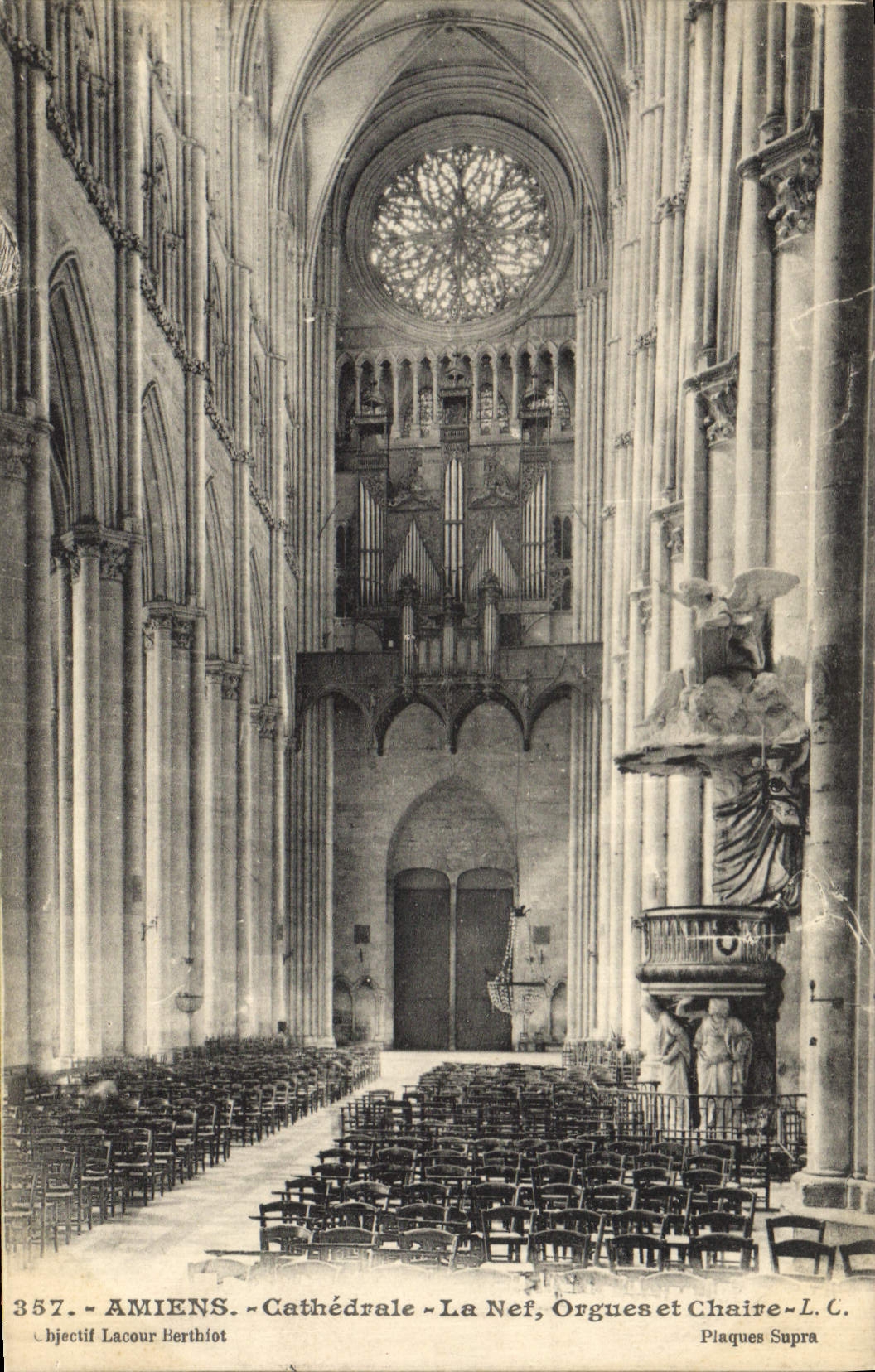 CPA Orgue Amiens Cathedrale La nef Orgues et chaire