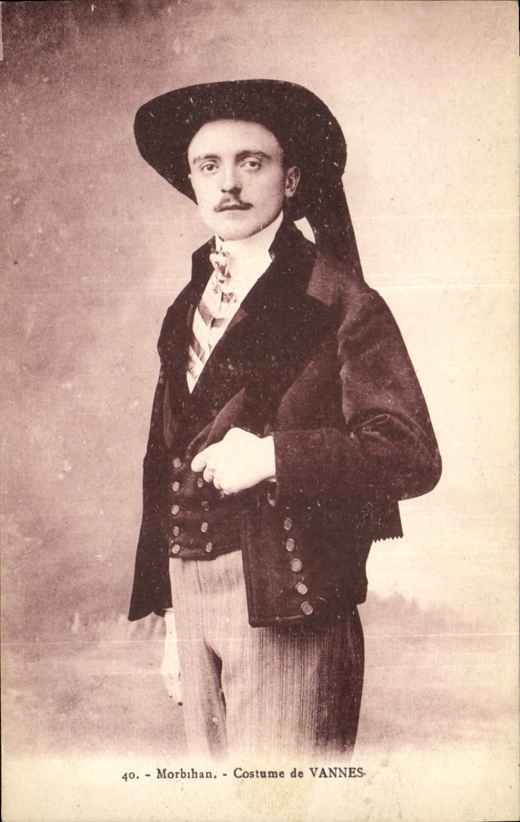 CPA Folklore Costume de Vannes 