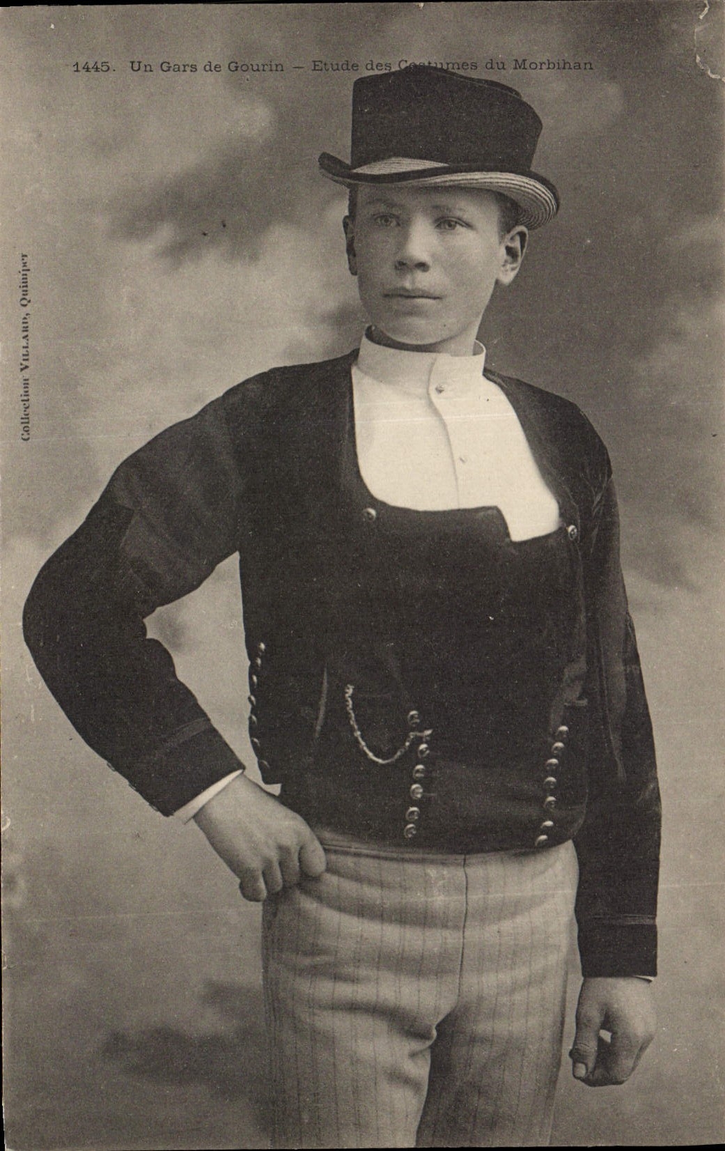 CPA Folklore Un gars de Gourin Morbihan 