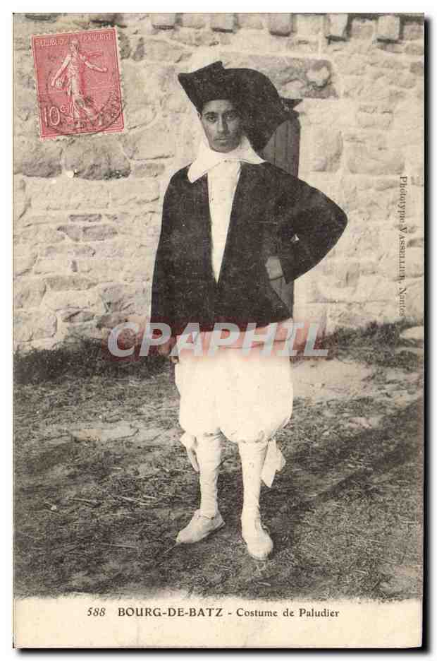 CPA Folklore Bourg de Batz Costume de Paludier 