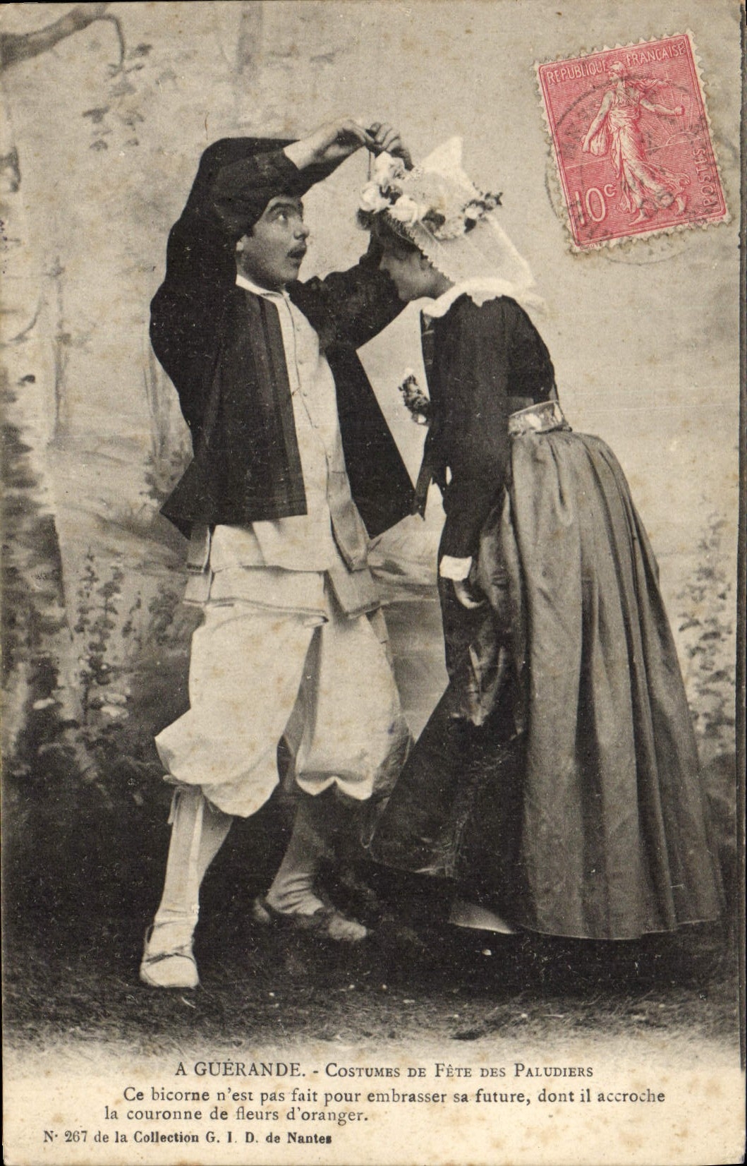CPA Folklore A Guerande Costume de fete des paludiers 