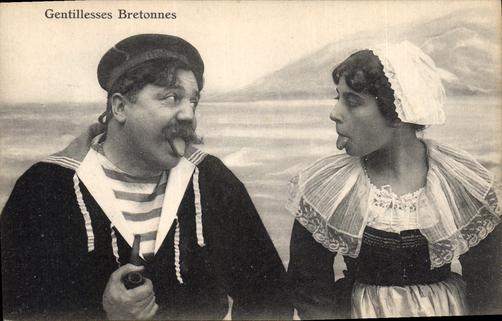 CPA Folklore Gentillesses bretonnes Marin Pipe Tabac 