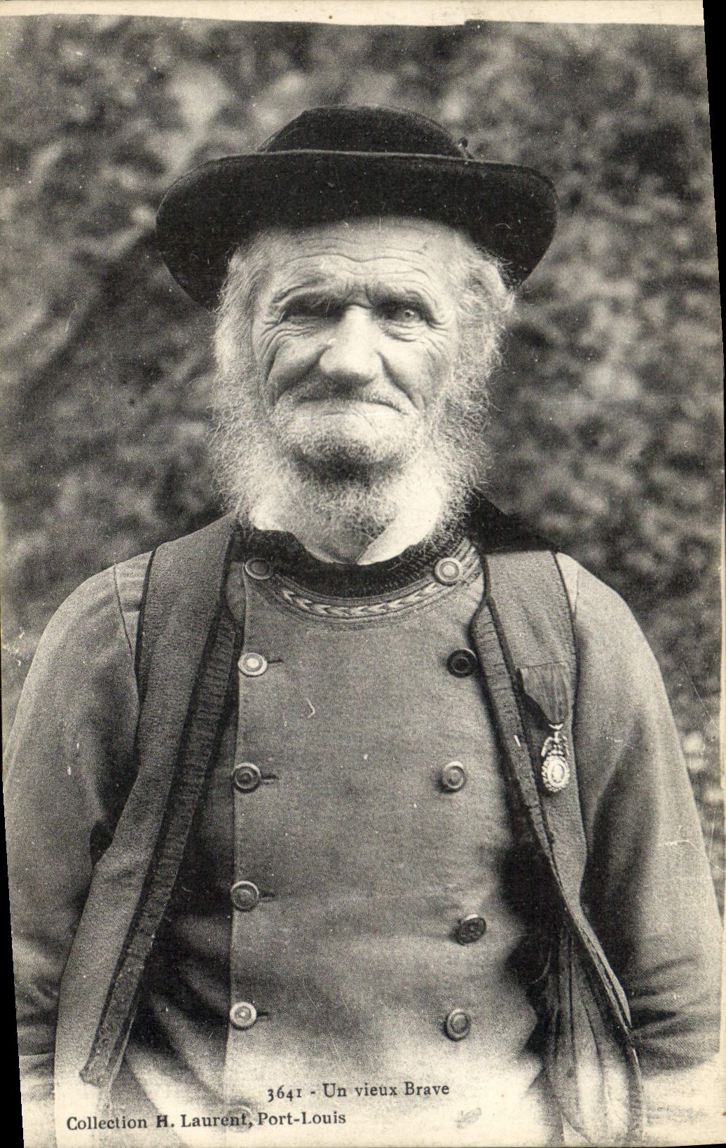 CPA Folklore Un vieux brave 
