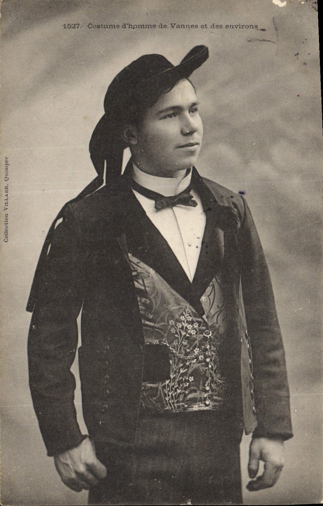 CPA Folklore Costume d'homme de Vannes et des environs 