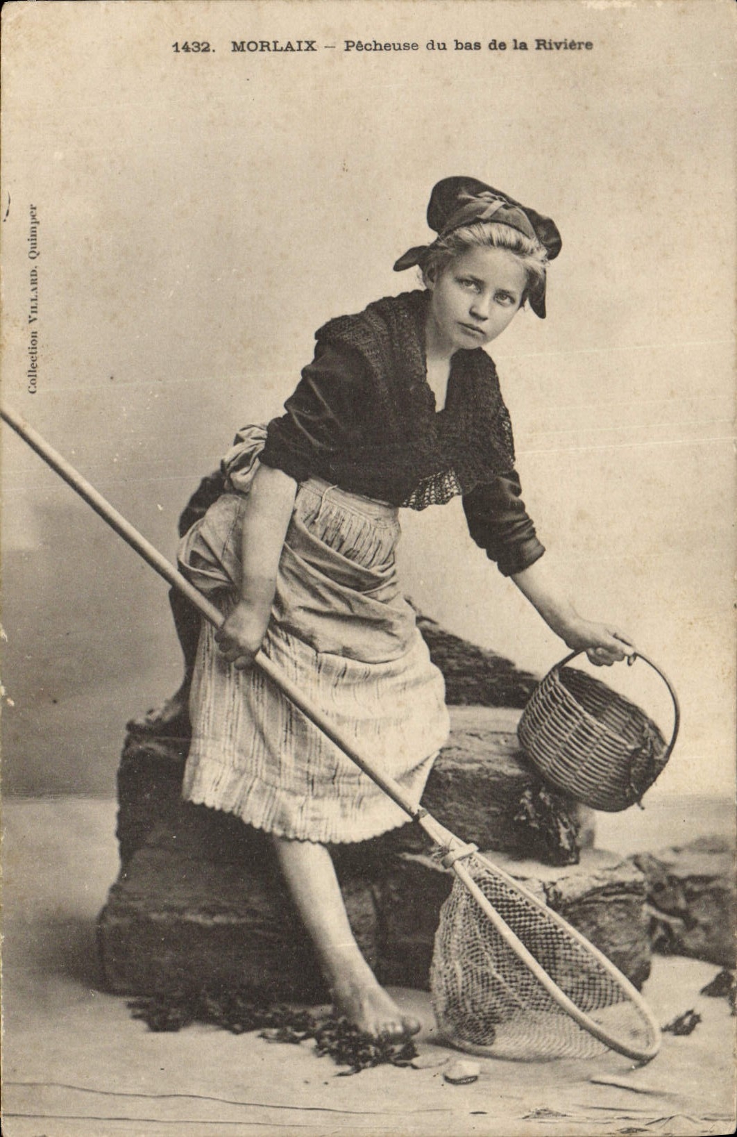 CPA Folklore Morlaix Pecheuse du bas de la riviere 