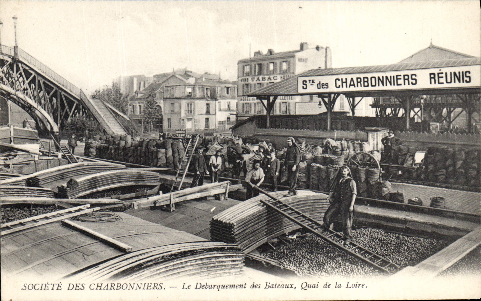 Entladen der Boote — Quai de la Loire — Société des Charbonniers Réunis