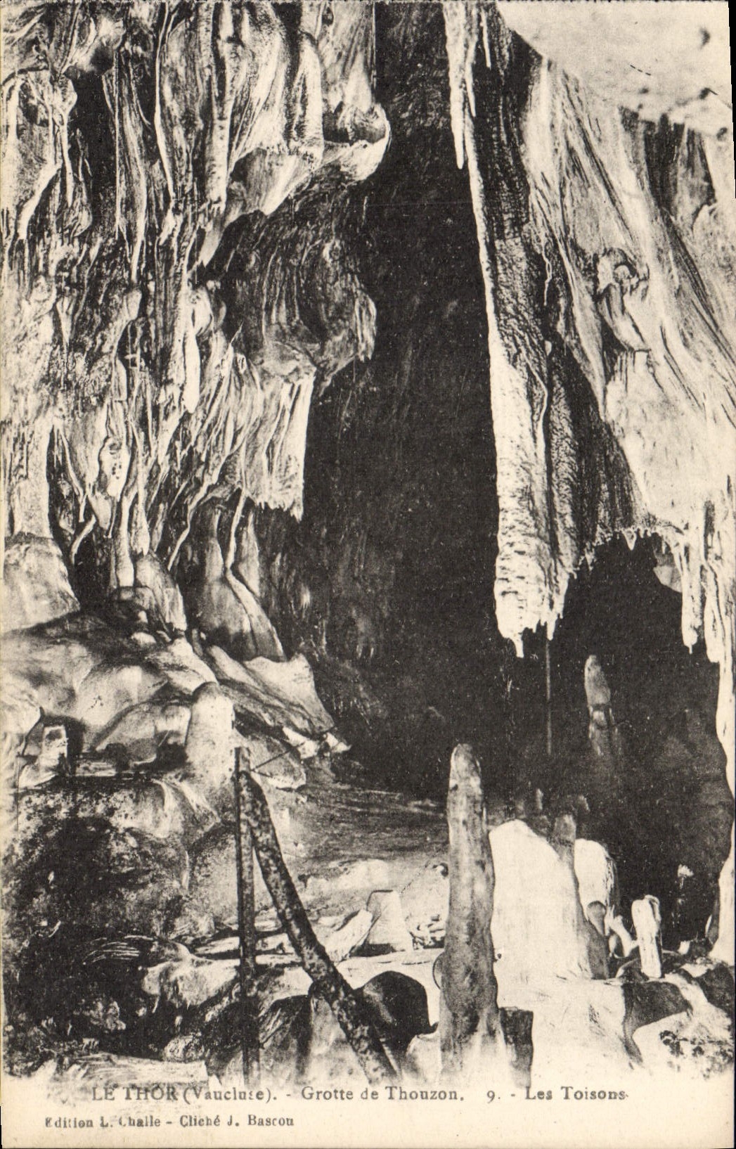 Grotte de Thouzon — Les Toisons — Édition L. Chaillé, cliché J. Bascou