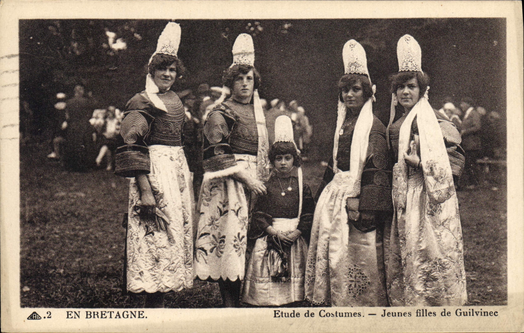 CPA Folklore Jeunes filles de Guilvinec