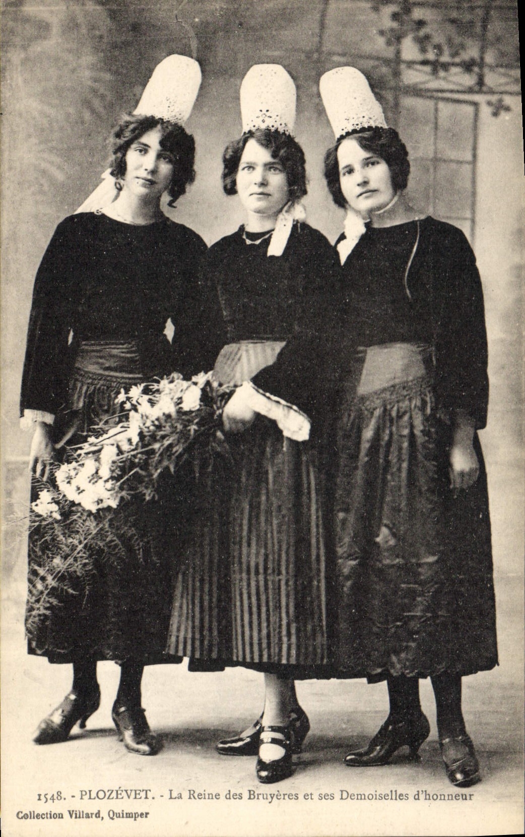 CPA Folklore PLozevet La reine des Bruyeres et ses demoiselles d'honneur