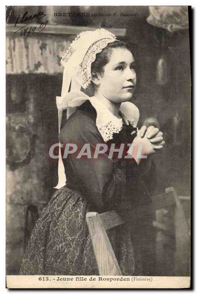 CPA Folklore Jeune fille de Rosporden 