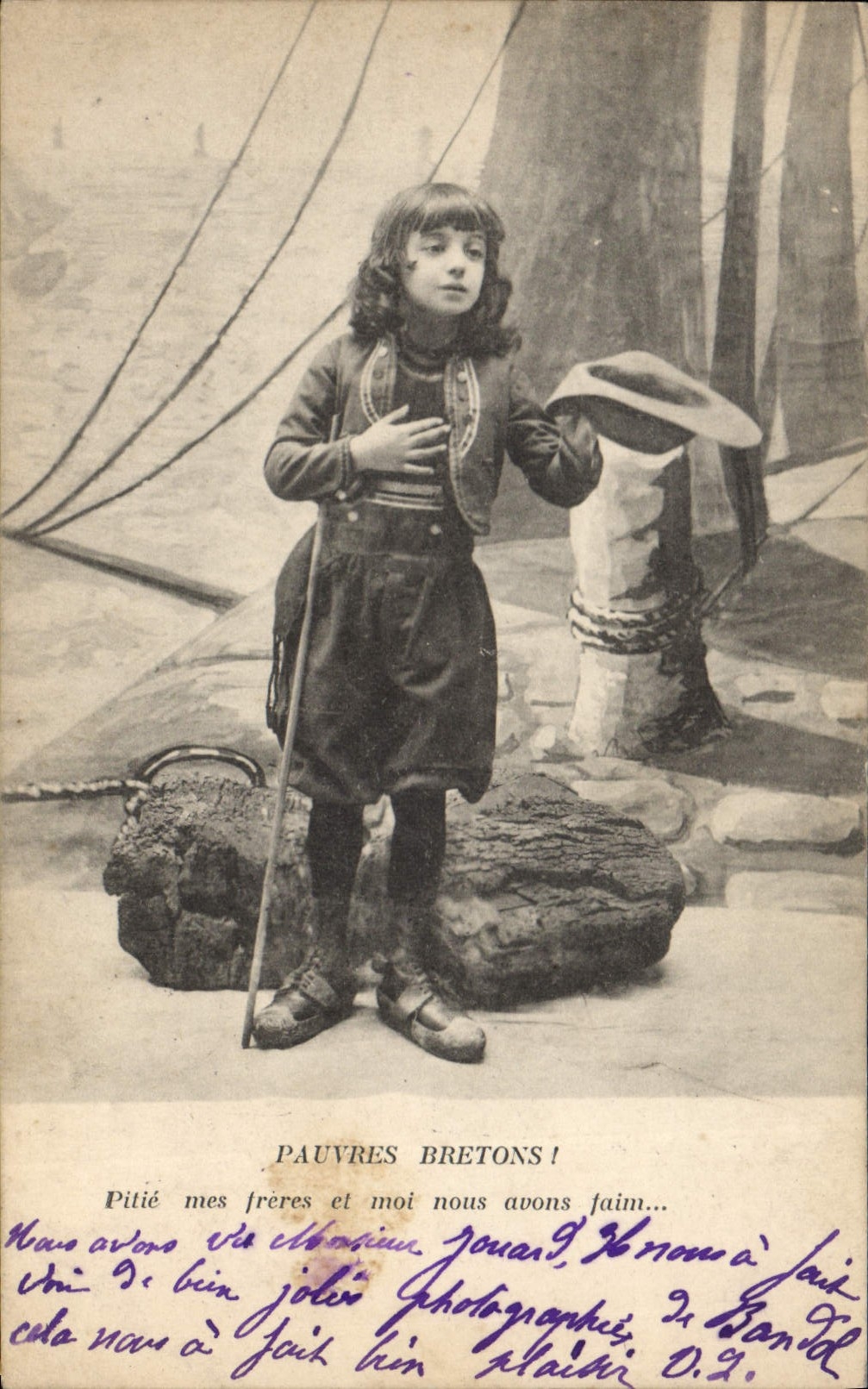 CPA Folklore Pauvres Bretons Enfant