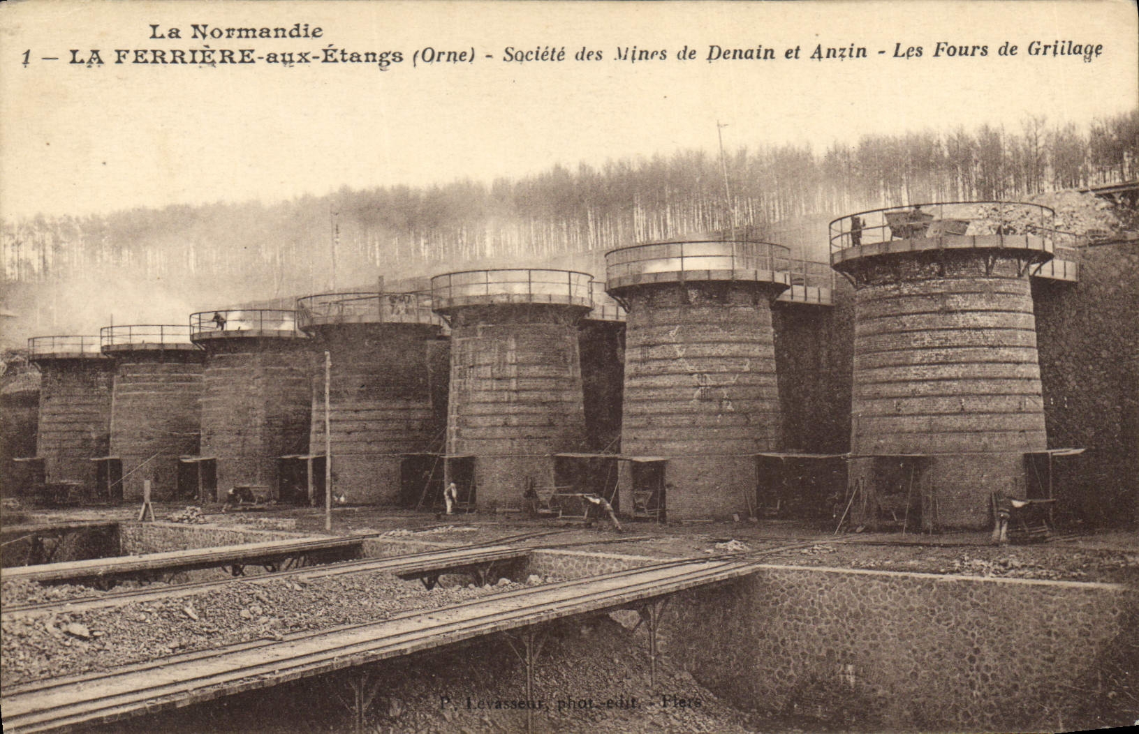 CPA Mine Mines La Ferriere aux Etangs Societe des mines de Denain et Anzin Les fours de grillage