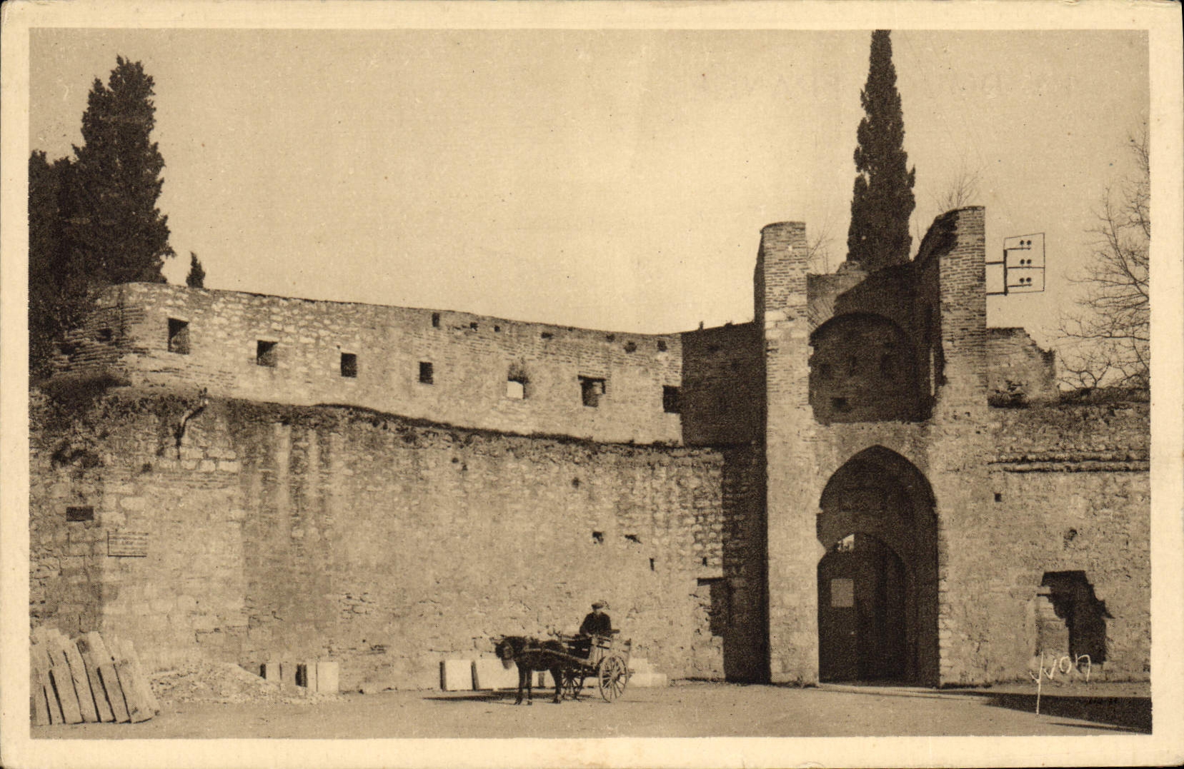CPA Chateau Cahors Les remparts et la porte Saint Michel