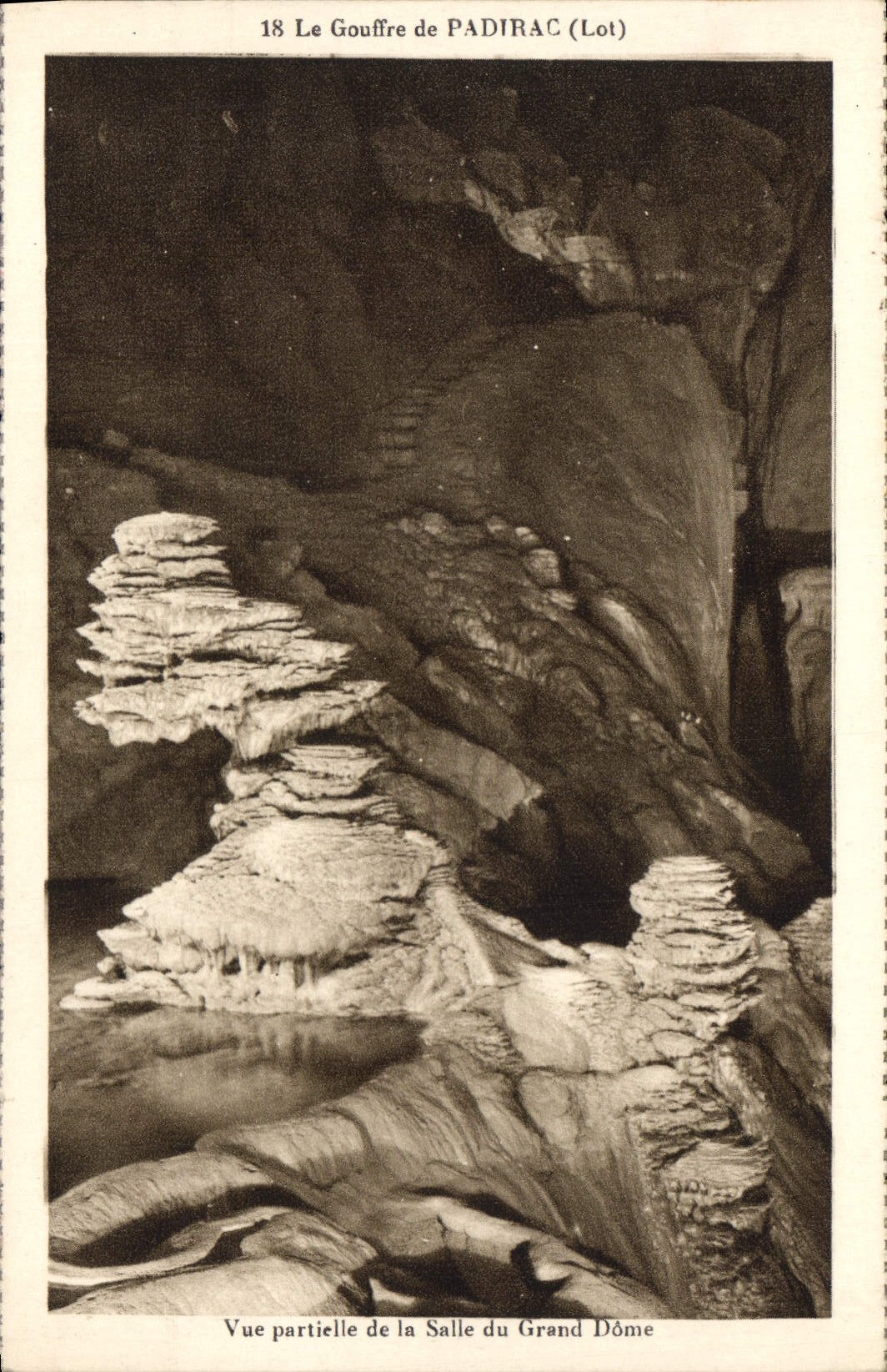CPA Grotte Grottes Le gouffre de Padirac Vue partielle de la salle du grand dome
