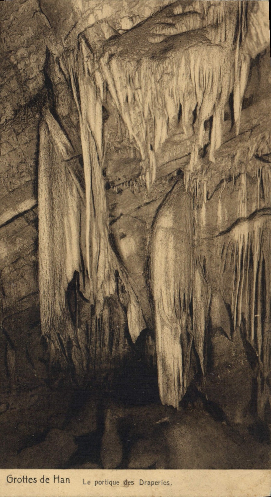 CPA Grotte Grottes de Han Le portique des draperies