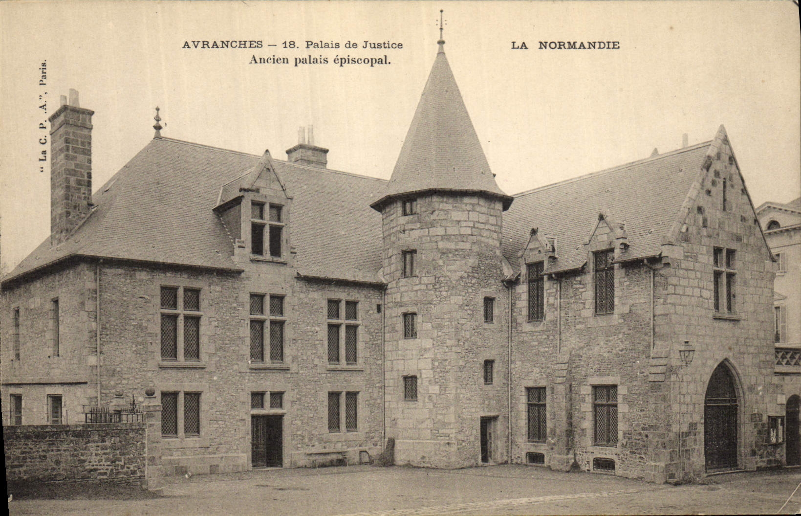 CPA Palais de Justice Avranches Ancien palais episcopal