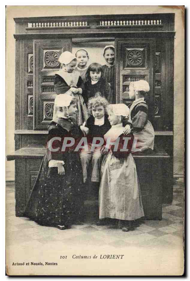 CPA Folklore Costumes de Lorient 
